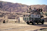 15 - Hindúkuš, Přeprava expedice autem y Kábulu do hor (35x45) - Copy (2)