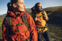 trekking v pestrých barvách