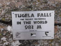 destička oznamující nejdelší vodopád i s českou stopou