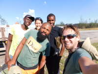 porad se s nekym musime fotit