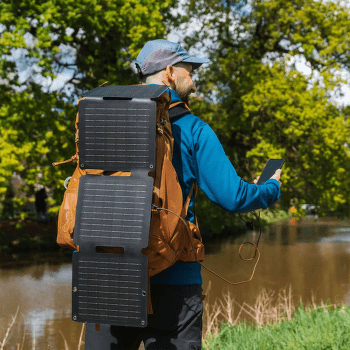 Solárny panel Xtorm SolarBooster 28W - Foldable Solar Panel