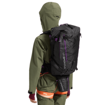 Batoh La Sportiva Challenger 28 Black