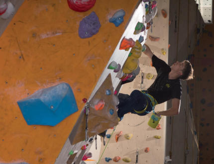 Jak se vybavit na lezení na umělé stěně