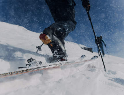 Jaký je rozdíl mezi vázáním na skialp a freeride?