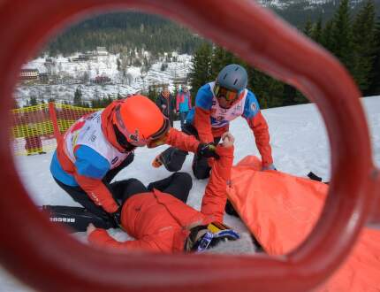 První pomoc v horách: Kompletní průvodce pro outdoorové nadšence