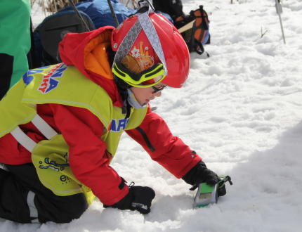 Severák aneb vyhledávání s lavinovými vyhledávači pro děti