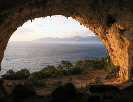 Za azurovou modří a krápníky na Sardinii