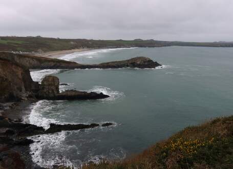 Pembrokeshire Coast Path: 300 kilometrů divokých útesů a opuštěných pláží