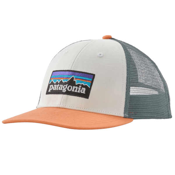 Kšiltovka Patagonia P-6 Logo LoPro Trucker Hat White w/Peach Sherbet