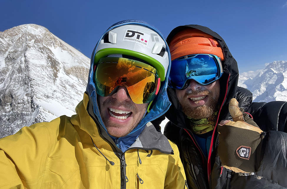 Martin a Petr na vrcholu Chapayeva (6150m)