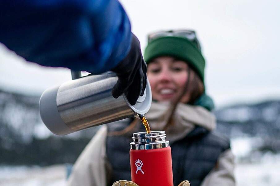 Kava-v-outdooru_hydroflask_frech_press